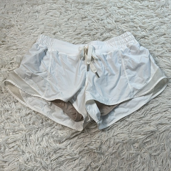 🔥$SALE$🔥 Lululemon Hotty Hot Short 2.5" White - Picture 1 of 6